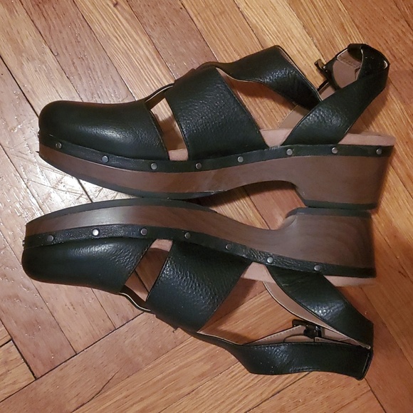 Vionic Faye T-Strap Black Leather Clog - Picture 2 of 5